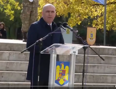 Ilie Bolojan la Carei, de Ziua Armatei: Trăim o perioadă complicată. În plan intern, trebuie să ne facem ordine în finanţele publice, să ne punem economia pe baze mai sănătoase şi să corectăm nedreptăţile. În plan extern, pacea nu mai este un fapt