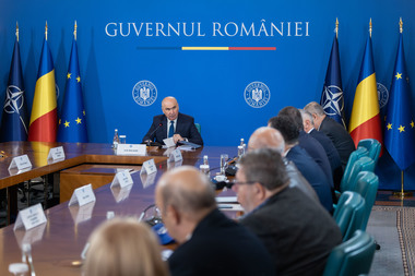 Guvernul, după Consiliul Naţional Tripartit: Anul viitor, salariile din sectorul public vor rămâne la valoarea din acest an / O eventuală creştere a salariului minim brut va genera creşteri în cascadă a multor salarii / Consultările vor continua