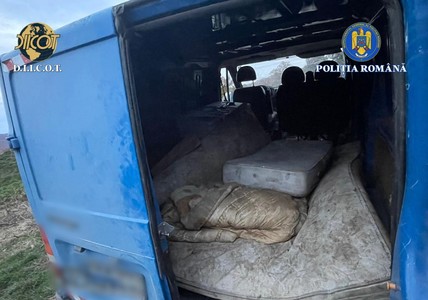 Iaşi: Unul dintre cei doi bărbaţi acuzaţi că ar fi exploatat două persoane să muncească în condiţii degradante este consilier PNL. El va fi exclus din partid