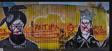 George Simion afirmă că a primit peste 90 de ameninţări cu moartea şi cere protecţie din partea SPP pentru el, familia lui şi conducerea AUR / Faţada sediului central al AUR; vandalizată