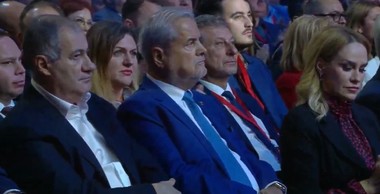 Congres PSD - Grindeanu a mulţumit foştilor lideri ai partidului: Alţii, liberali, progresişti sau aurişti se pot lăuda doar cu crearea Statului Paralel, cu tăierea salariilor, cu bătaia de joc şi hoţia din pandemie, cu majorarea TVA sau cu nimic