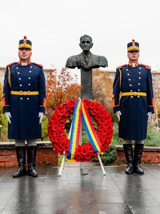 Nicuşor Dan: Moştenirea Seniorului este astăzi mai actuală decât oricând. Principiile nu sunt negociabile, iar libertatea şi democraţia nu pot fi considerate drept câştigate pentru totdeauna. Avem datoria să le apărăm în fiecare zi