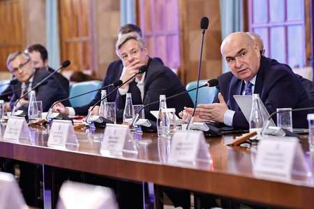 Ilie Bolojan: Se simplifică procedurile de obţinere a avizelor ISU. Este doar prima etapă, urmează simplificarea procedurilor de obţinere a avizelor de mediu / Energiile României nu trebuie blocate de reguli încâlcite, contradictorii şi de birocraţie