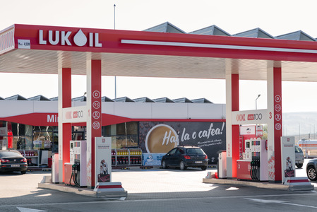 Situaţia Lukoil - Nicuşor Dan: E un grup de lucru, la nivelul Guvernului, de care sunt informat / Nu există riscul să fie preluată de o firmă paravan a Rusiei / Există şi varianta să fie preluată de statul român, pe termen limitat