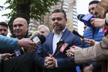 UPDATE - Ciprian Ciucu şi-a depus candidatura pentru funcţia de primar general al Capitalei din partea PNL/ Liberalul a fost însoţit de preşedintele partidului, premierul Ilie Bolojan/ Ciucu: Vreau ca oraşul să fie pus la punct. Am prima şansă să câştig