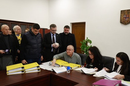 Candidatul AUR şi-a depus dosarul de candidatură pentru şefia Consiliului Judeţean Buzău/ Ştefăniţă Avrămescu intră în cursă susţinut de George Simion şi de liderii centrali ai partidului - FOTO