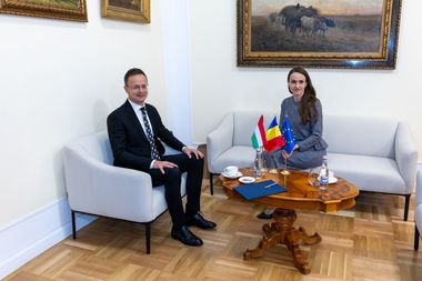 Ministrul de Externe Oana Ţoiu, întrevedere cu ministrul afacerilor externe şi comerţului exterior al Ungariei, Péter Szijjártó / Cei doi oficiali au discutat despre intensificarea schimburilor comerciale bilaterale