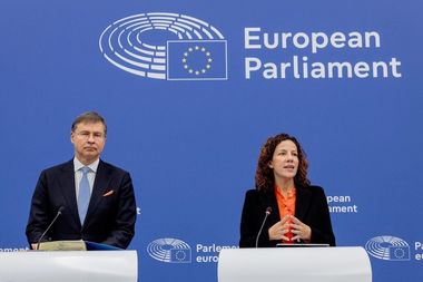 Roxana Mînzatu: România, rezultate mai bune în ceea ce priveşte rata de ocuparea a forţei de muncă / Risc de sărăcie şi excluziune socială peste media europeană / În educaţie, provocări semnificative / Pachetul de măsuri fiscale a început să producă efecte