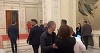 Jurnaliştii din Parlament, bruscaţi de un ofiţer de presă de la Palatul Victoria, când au vrut declaraţii de la Bolojan / Reacţia Guvernului: Conduita acestuia, supusă unei verificări disciplinare, premierul face declaraţii doar în cadru organizat