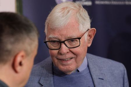 INTERVIU - Dennis Deletant, istoric: Teroriştii de la Revoluţie au existat şi erau români, n-a fost operaţiune sovietică. La Malta nu s-a discutat despre România /Generalul Militaru mi-a spus: "Eu am fost în slujba Uniunii Sovietice!". A spus asta senin

