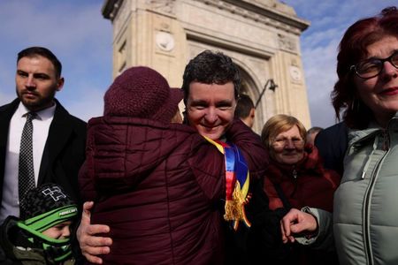 Nicuşor Dan, după baia de mulţime, la finalul Paradei de Ziua Naţională: Unii mi-au transmis să am grijă de ţara asta şi în special de copii. Asta e important / Îi invit să continue să creadă în ţara asta, pentru că are un mare potenţial - FOTO