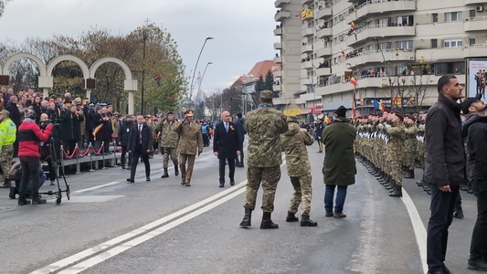 Premierul Ilie Bolojan, huiduit îndelung de suveraniştii prezenţi la Alba Iulia FOTO VIDEO