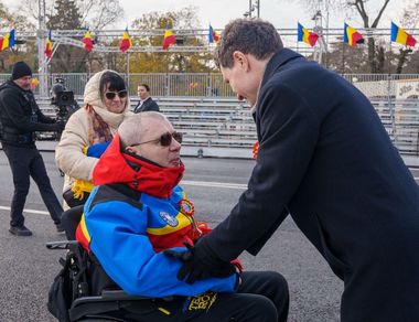 Nicuşor Dan: Astăzi, la Arcul de Triumf, m-au impresionat bucuria şi numărul atât de mare al românilor care au venit să trăiască împreună emoţia paradei/ Ce le transmite preşedintele „românilor de pretutindeni” - FOTO