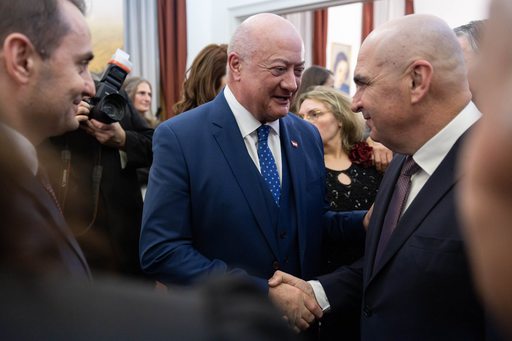  Cancelarul Republicii Austria, Christian Stocker: România este un partener pe care ne putem bizui, având în vedere şi relaţiile noastre străvechi pe plan istoric, politic şi economic. Ne leagă şi o comunitate foarte mare de români în Austria