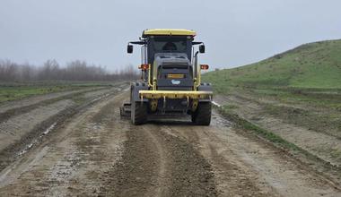PSD Iaşi îl acuză pe edilul liberal al municipiului Paşcani că face ”lucrări electorale”, reparând un drum judeţean, pentru a-şi ajuta un coleg de partid care candidează la o primărie de comună