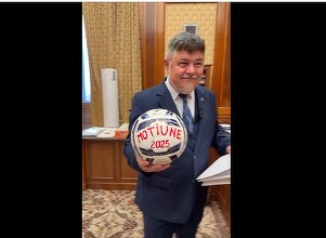 UPDATE - Moţiunea de cenzură împotriva Guvernului a fost depusă. Senatorul Ninel Peia: Îi fac cadou lui Grindeanu o moţiune de cenzură, să scăpăm de progresişti de la guvernare / PSD să voteze această moţiune/ Moţiunea, dezbătută în 15 decembrie  - FOTO
