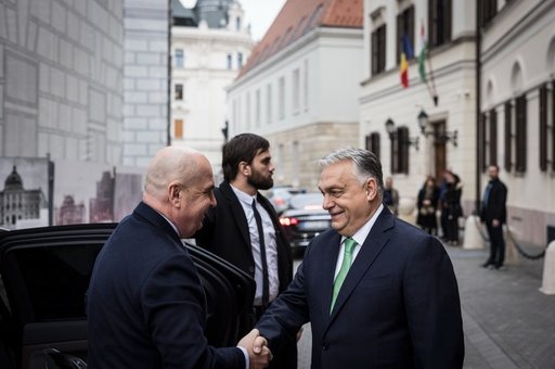 Bolojan: Pregătim un memorandum pentru a creşte capacitatea de transport a liniilor electrice pe relaţia România-Ungaria / Obiectivul principal al Guvernului este să avem în anii următori o energie sigură la un preţ accesibil

