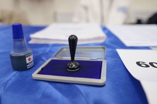ALEGERI LOCALE PARŢIALE - Prezenţă la vot de 0,88 % în Bucureşti, la o oră de la deschiderea urnelor. Aproape 16.000 de bucureşteni au votat