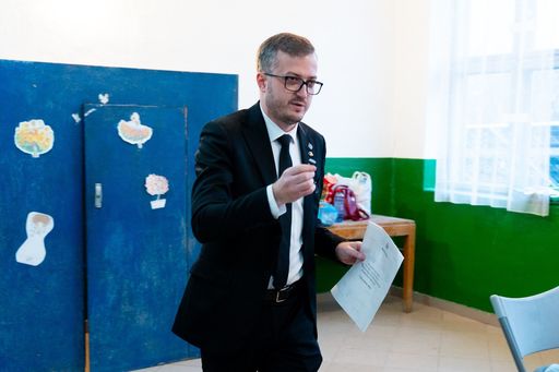 ALEGERI LOCALE PARŢIALE - Ştefăniţă Avrămescu, candidatul AUR la preşedinţia Consiliului Judeţean Buzău, a votat la primele ore ale dimineţii în Chiojdu: „Azi am votat pentru Buzău”
