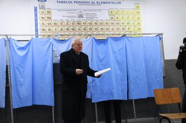 ALEGERI LOCALE PARŢIALE - Primarul Buzăului, Constantin Toma, după votul pentru şefia CJ: Nu pot spune cu cine am votat. Bănuiţi. Trebuie să mergem înainte. Sunt un tip pragmatic, energic şi sper ca proiectele judeţului Buzău să aibă cale deschisă - FOTO