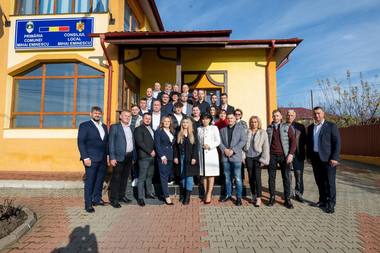 Primăria comunei Mihai Eminescu din judeţul Botoşani, câştigată de fiica fostului edil Verginel Gireadă, nevoit să demisioneze după ce a recunoscut că a luat mită/ La conducerea primăriei s-a aflat, timp de două mandate, şi soţia acestuia