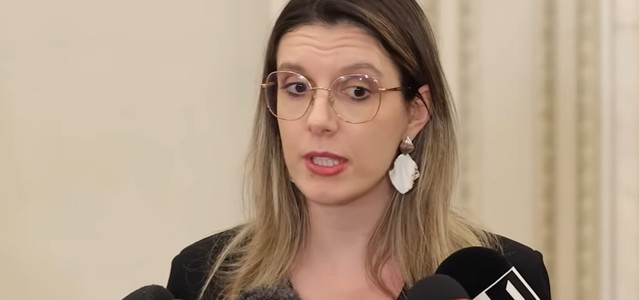 AUR a depus moţiunea simplă „Prahova sub asediu: peste 100.000 de români condamnaţi la sete şi boală sub privirea complice a ministrei Mediului, Diana Buzoianu”
