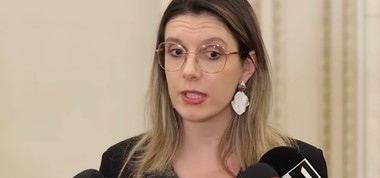 AUR a depus moţiunea simplă „Prahova sub asediu: peste 100.000 de români condamnaţi la sete şi boală sub privirea complice a ministrei Mediului, Diana Buzoianu”
