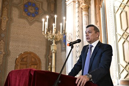 Sorin Grindeanu, în ziua în care a fost votată moţiunea de cenzură şi moţiunea simplă împotriva ministrului Mediului a trecut cu votul PSD: Am ales să fiu astăzi, la Timişoara, alături de comunitatea evreiască la redeschiderea Sinagogii din Cetate