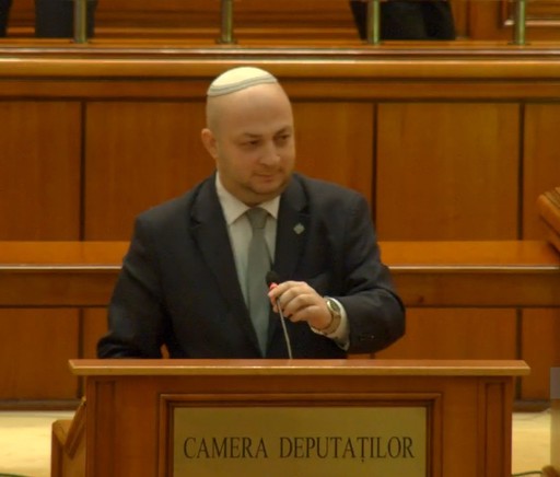 Institutul pentru Studierea Holocaustului ”Elie Wiesel”, acuză că manifestările antisemite au explodat pe reţelele sociale după ce deputatul Silviu Vexler a rupt în Parlament un afiş cu fotografiile mai multor personalităţi ale culturii române