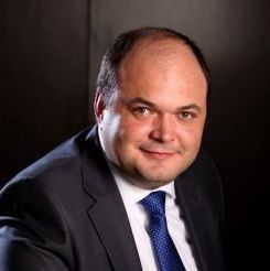 Ionuţ Dumitru: Dacă ne uităm pe cele două pachete de măsuri care au fost aprobate, ele împreună aduc un efect bugetar de circa 3,6% din PIB. În momentul de faţă, nu cred că sunt necesare măsuri suplimentare pentru a ajusta deficitul în 2026