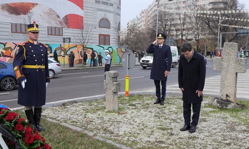 Preşedintele Nicuşor Dan a depus o coroană de flori la Monumentul Eroilor Revoluţiei din 1989, din Piaţa Universităţii / Ce declara în urmă cu un an - FOTO, VIDEO