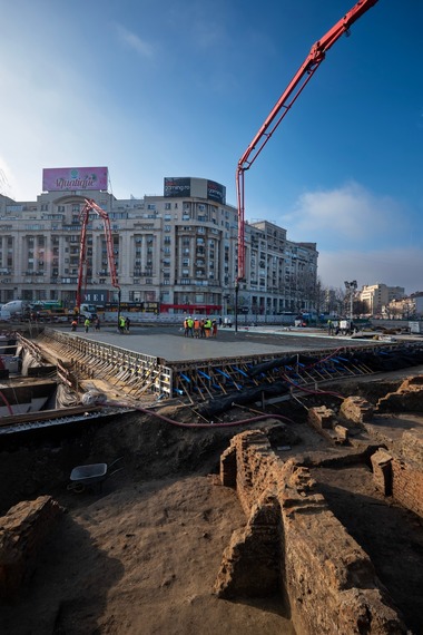 Daniel Băluţă: Refacerea din temelii a Planşeului Unirii înseamnă punerea în siguranţă a centrului Bucureştiului, poate cea mai complexă zonă a oraşului / Se lucrează intens în trei dintre cele patru etape ale acestui proiect
