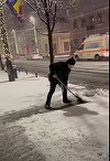 Emil Boc, mesaj pentru firmele de deszăpezire din Cluj-Napoca: Câte staţii de transport în comun necurăţate, atâtea amenzi aplicate! / Noaptea e lungă, puneţi-vă pe treabă” – VIDEO