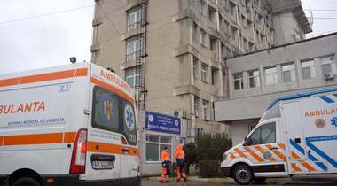 PNL Argeş cere demisia prefectului Ioana Făcăleaţă, după ce a fost acuzată de pacienţi că ar fi intrat „peste rând” la consult în Spitalul Judeţean de Urgenţă Piteşti / Prefectul afirmă că a mers la spital în control