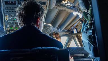 Aeronava preşedintelui Nicuşor Dan a ajuns în România / Avionul Spartan, escortat de două F-18 în Elveţia - FOTO