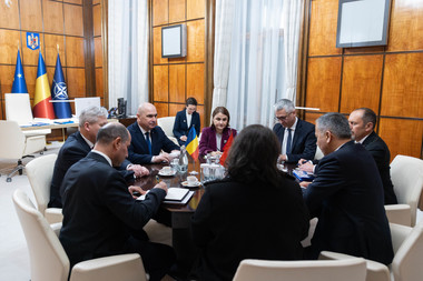 Ilie Bolojan, întâlnire Ali Yerlikaya, ministrul afacerilor interne din Republica Turcia / Premierul a salutat viziunea comună şi a transmis mulţumiri pentru reluarea participării Turciei la Poliţia Aeriană a NATO, pe teritoriul României