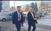 Premierul Ilie Bolojan, la Botoşani, pentru a se întâlni cu primarii. El a fost huiduit de un grup de protestatari, la sosirea la Primărie - FOTO, VIDEO
