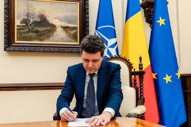 Nicuşor Dan a promulgat legea care permite poliţiştilor locali să utilizeze camere foto-video-audio portabile în exercitarea atribuţiilor de serviciu/ Noua reglementare stabileşte situaţiile în care cetăţenii pot fi înregistraţi