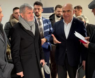 Ilie Bolojan: Pentru România, cel mai important capitol de investiţie anul acesta este să absoarbă, până în luna august, cele 10 miliarde de euro din PNRR/ Ce a mai discutat premierul la Botoşani