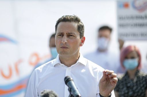 Nicu Ştefănuţă, despre gestul liderului AUR de a tăia un un tort în forma Groenlandei, în timpul vizitei în SUA: George Simion, am un mesaj pentru tine. Să-ţi stea în gât tortul ăla! Gândeşte-te că poate era Dobrogea în locul Groenlandei - VIDEO