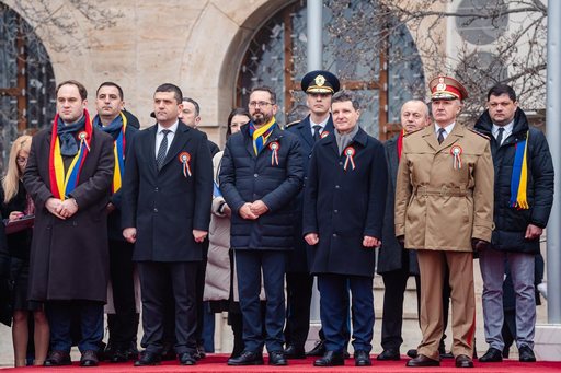 Nicuşor Dan, huiduit, dar şi aplaudat la Focşani: La mulţi ani, dragi focşăneni, care huiduiţi / Acest drept vine şi cu o responsabilitate: Uitaţi-vă la cine sunt oamenii în care vă puneţi speranţele / Şeful statului s-a prins în Hora Unirii - VIDEO