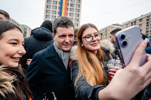 Nicuşor Dan: Am ales să fiu la Iaşi şi Focşani pentru a marca Unirea Principatelor alături de oameni; politica trebuie făcută în mijlocul cetăţenilor/ Am încredere că avem maturitatea de a construi o Românie în care copiii noştri să îşi dorească să rămână