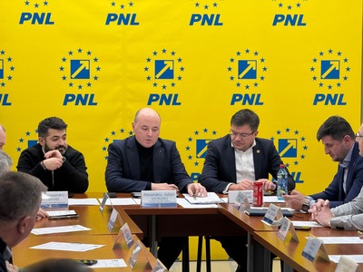 Primarul din Iaşi, Mihai Chirica, ar putea pierde majoritatea în Consiliul Local/ PNL Iaşi a decis ca proiectele de hotârâre să fie discutate întâi la partid înainte de votul reprezentanţilor liberali din CL
