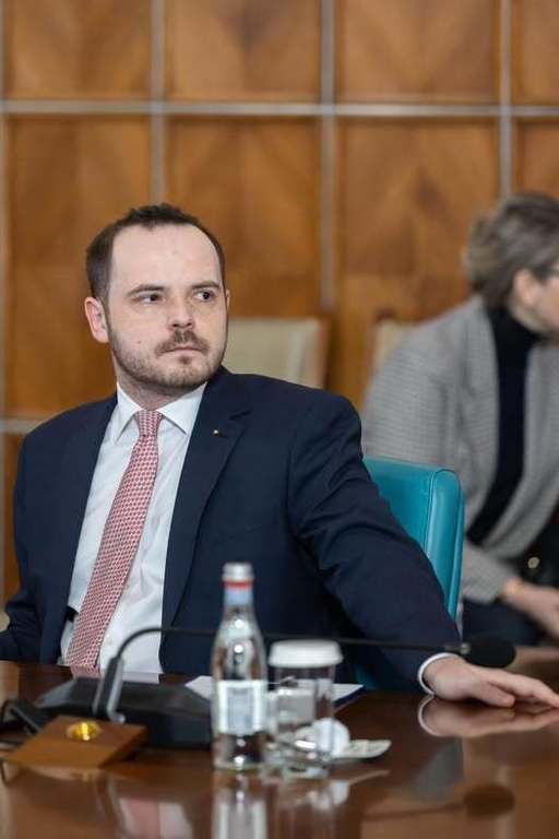 Rogobete, după şedinţa conducerii PSD: Discuţia s-a axat mai degrabă pe responsabilitate / 3 miliarde şi jumătate de lei, pentru 5 milioane de beneficiari nu este o sumă de negăsit în fiscalitatea din România