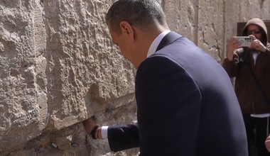 Sorin Grindeanu, vizită la Mormântul Sfânt şi Zidul Plângerii: Noi, românii, suntem respectaţi aici, la Ierusalim, pentru că am ştiut să ne apărăm credinţa