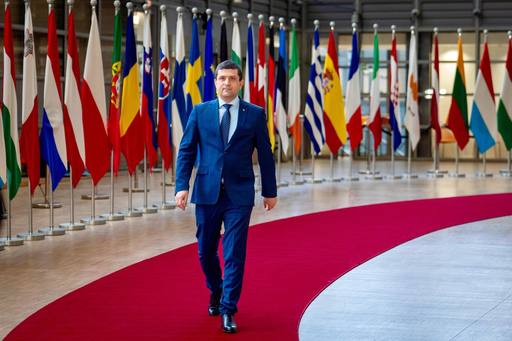 Radu Miruţă, după acuzaţii că România cumpără ”vechituri” pentru Armată: Uitati-va la date, nu la propaganda deranjată groaznic ca ne mişcăm / România are brusc 21 de proiecte noi, derulate concomitent, pentru înzestrarea Armatei