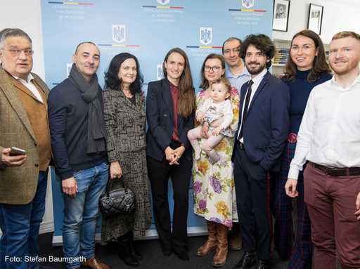 Ministrul de Externe, Oana Ţoiu, întâlnire cu comunitatea de români din Bavaria/ Ea a anunţat că a discutat cu oficiali din Bavaria despre lansarea cursurilor de limba română pentru copii în şcolile locale din Germania