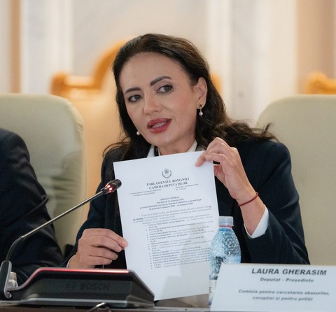 Laura Gherasim (AUR): Parlamentul României nu poate fi redus la un decor instituţional. Nu trăim vremuri normale şi nu trăim vremuri democratice în România. Iar consecinţele le simţim deja şi le vor simţi toţi românii, în fiecare zi
