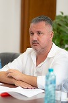Liderul PSD Buzău, Romeo Lungu, merge la şedinţa CL pentru a analiza proiectul privind angajarea unor avocaţi externi şi critică atitudinea primarului Toma faţă de Marcel Ciolacu 