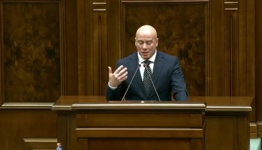 Moţiunea simplă împotriva ministrului Culturii, András Demeter, respinsă de Senat / Ministrul le-a prezentat senatorilor viaţa sa, sub forma unei poveşti cu ursitoare: Ce caută ungurul la Cultură?